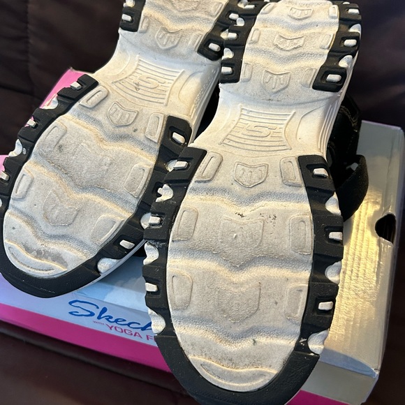 SKECHERS YOGA FOAM SANDALS Sz 9 - Picture 6 of 8